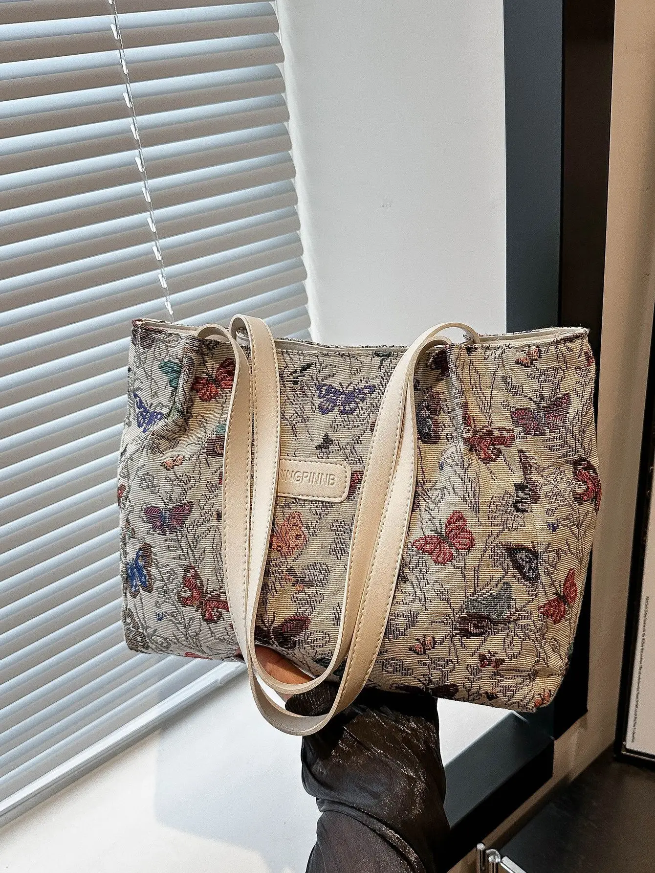 Large Capacity Floral Canvas Shoulder Tote Bag - Image 4