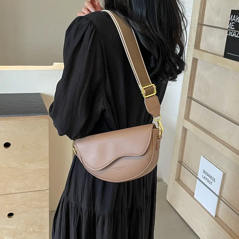 White Textured Crossbody Bag for Women - Image 7