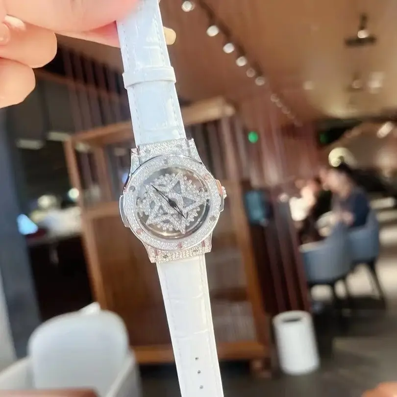 Women's Snowflake Quartz Watch White Strap Waterproof 25m - Image 5