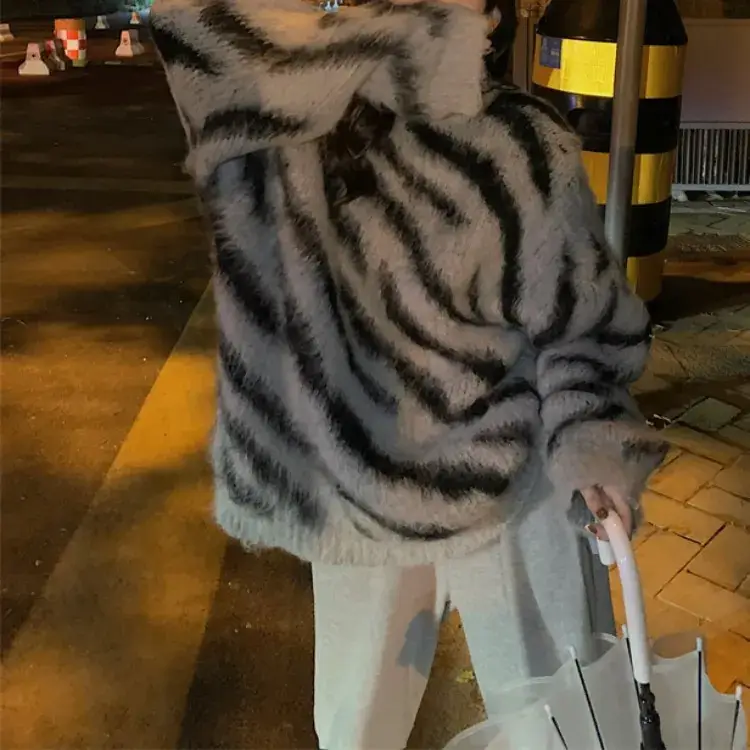 Plus Size Women's New French Animal Print Sweater - Image 2