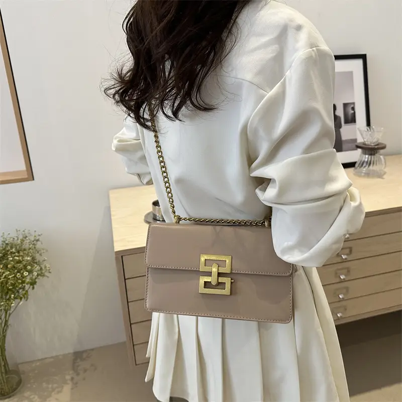 White Leather Chain Shoulder Bag with Lock Clasp - Image 7