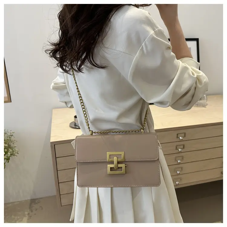 White Leather Chain Shoulder Bag with Lock Clasp — feature 18