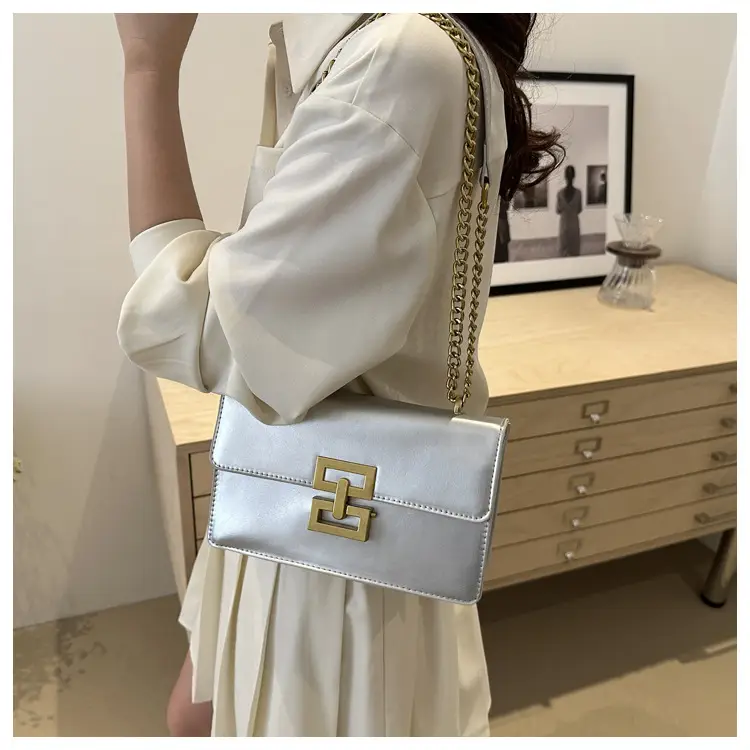 White Leather Chain Shoulder Bag with Lock Clasp — feature 20
