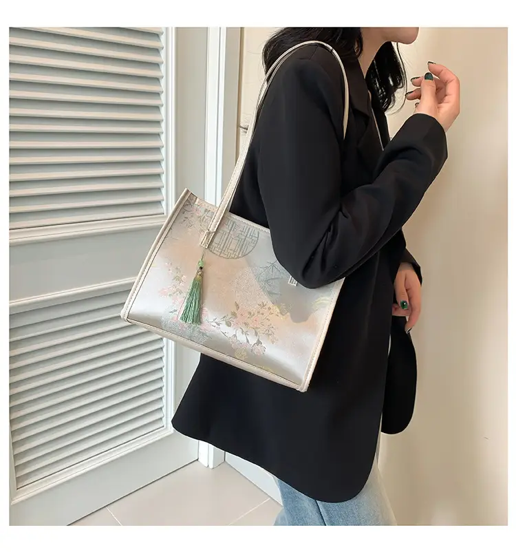 Women's New Chinese Style Shoulder Bag with Tassel — feature 12