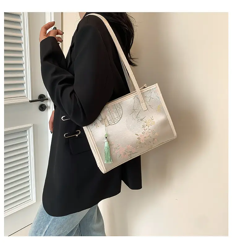 Women's New Chinese Style Shoulder Bag with Tassel — feature 13