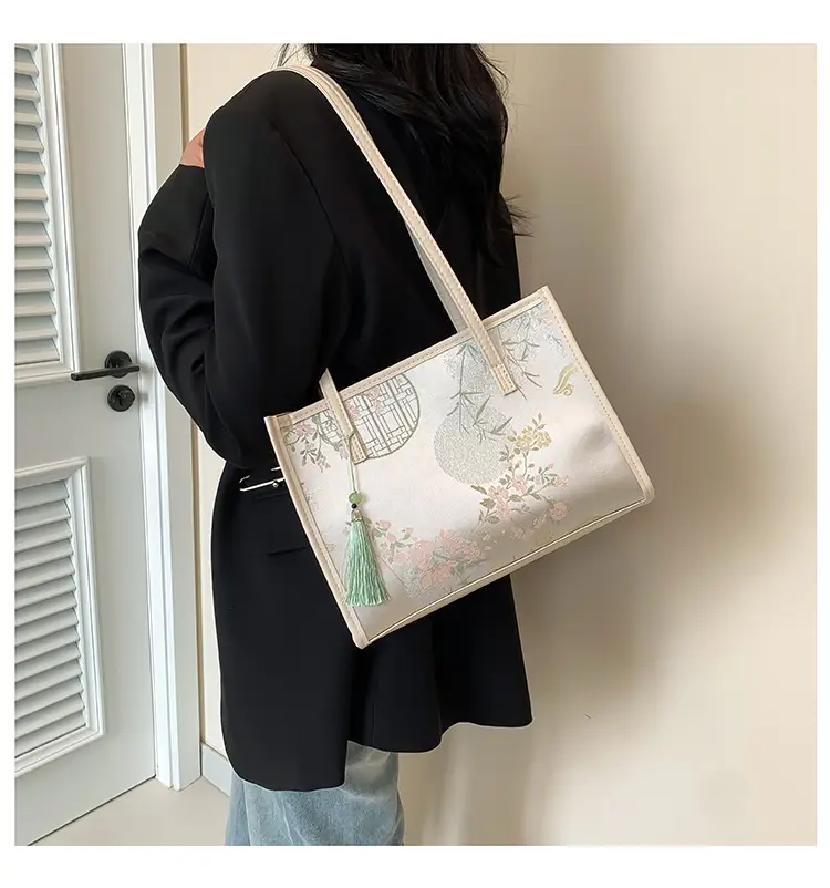 Women's New Chinese Style Shoulder Bag with Tassel — feature 15