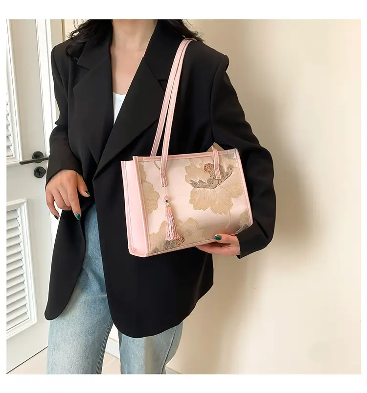 Women's New Chinese Style Shoulder Bag with Tassel — feature 18