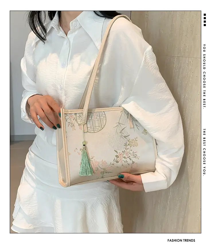 Women's New Chinese Style Shoulder Bag with Tassel — feature 2