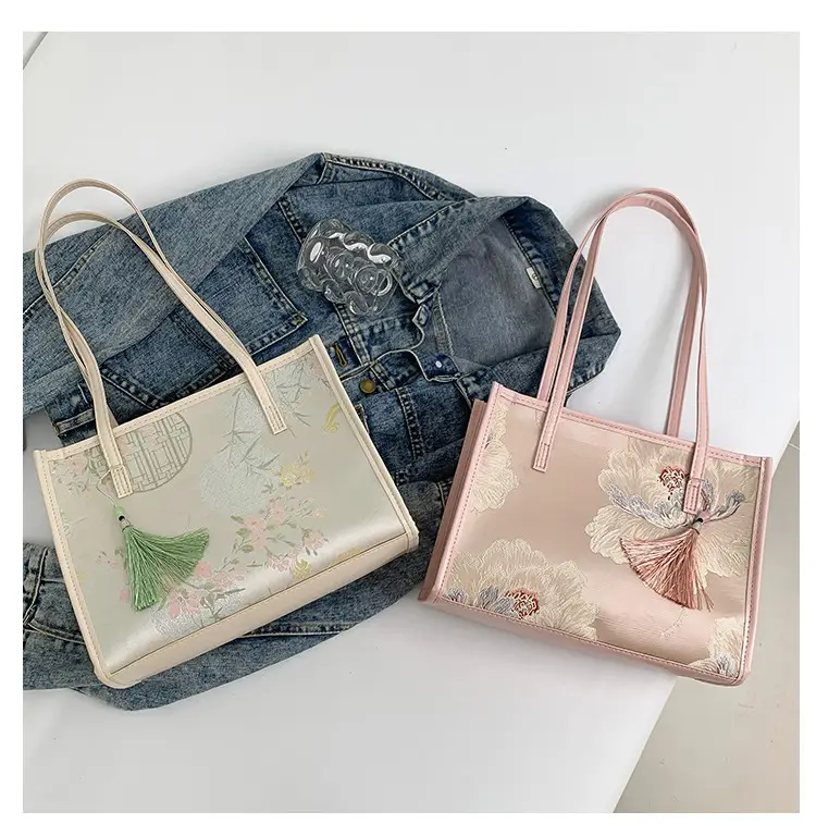 Women's New Chinese Style Shoulder Bag with Tassel — feature 9