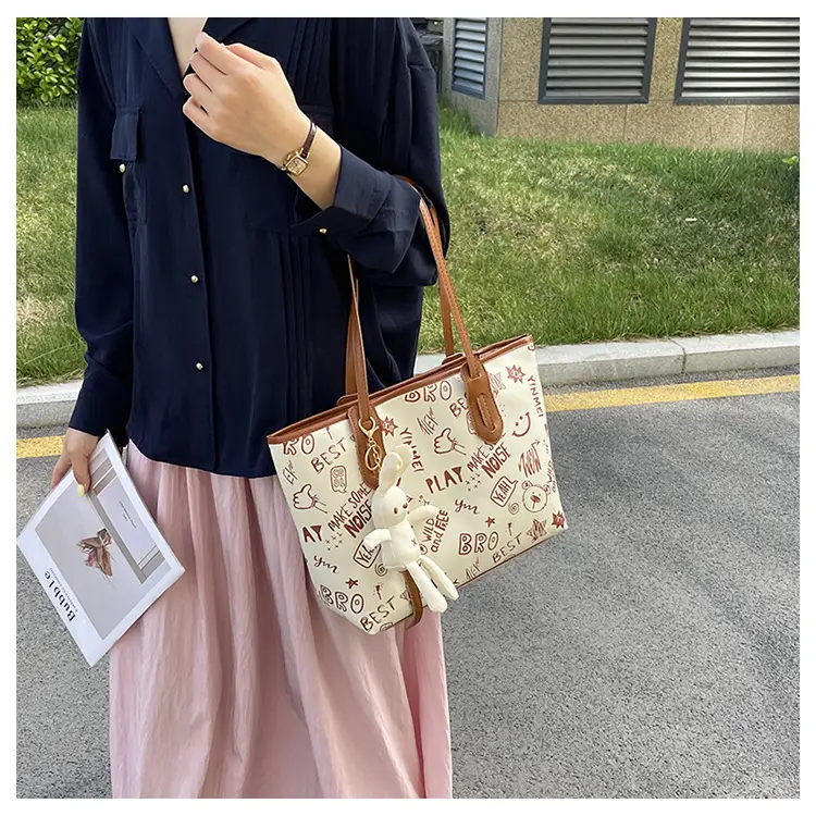 Women Graffiti Print Shoulder Bag 2024 Spring Summer — feature 11