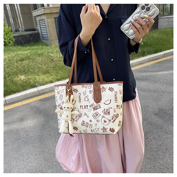 Women Graffiti Print Shoulder Bag 2024 Spring Summer — feature 9