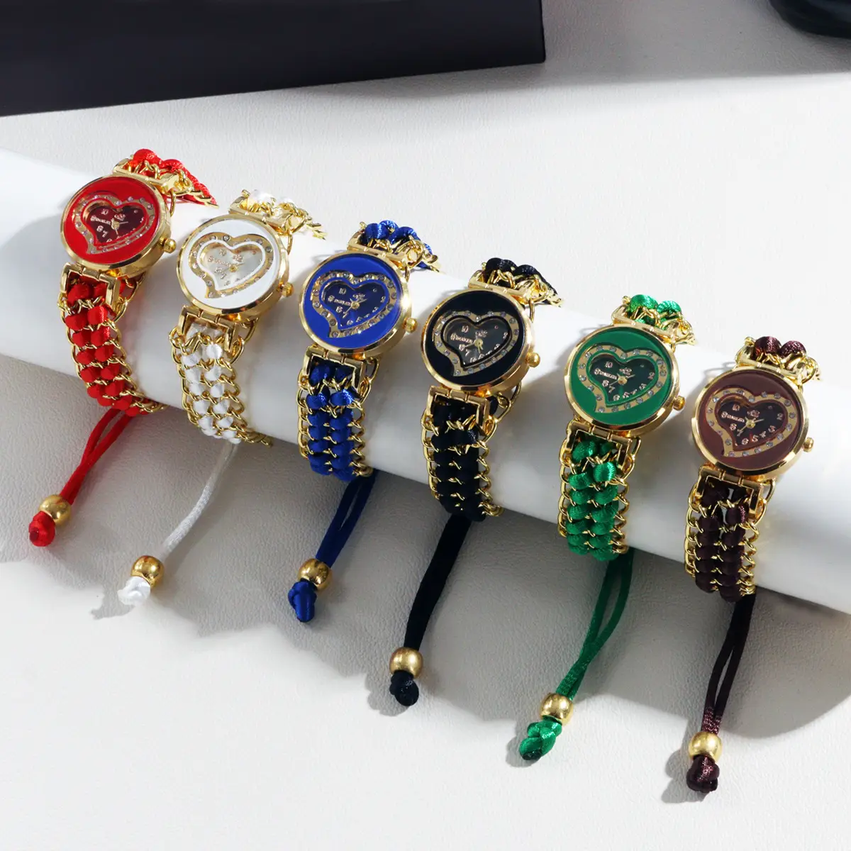Women's Heart-Shaped Bracelet Watch with Red Blue Blue — feature 8