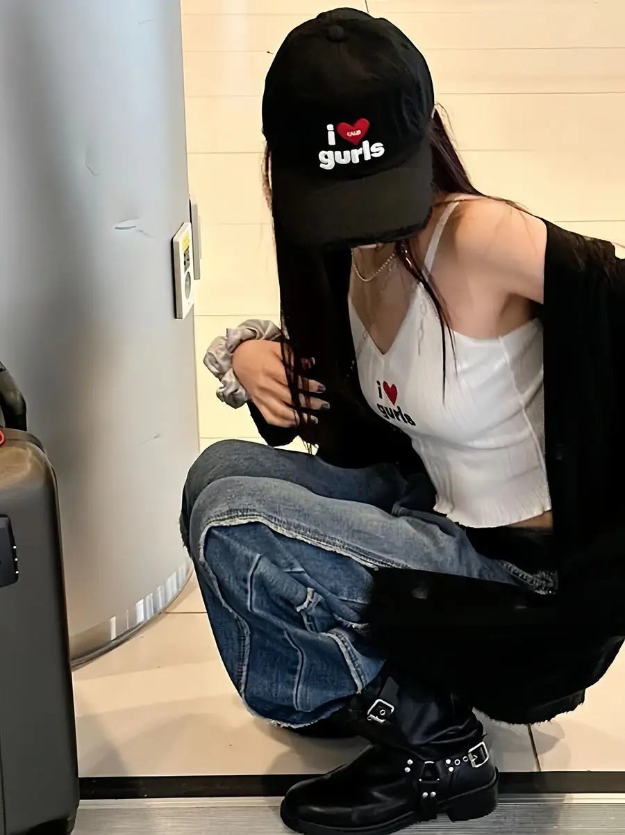 Women Black "I Love Girls" Cap All-match Street Fashion — feature 3