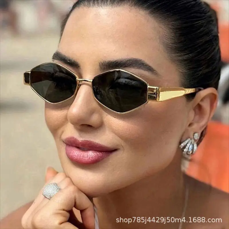 Oval Sunglasses for Men Women Metal Frame Street Shot β feature 4