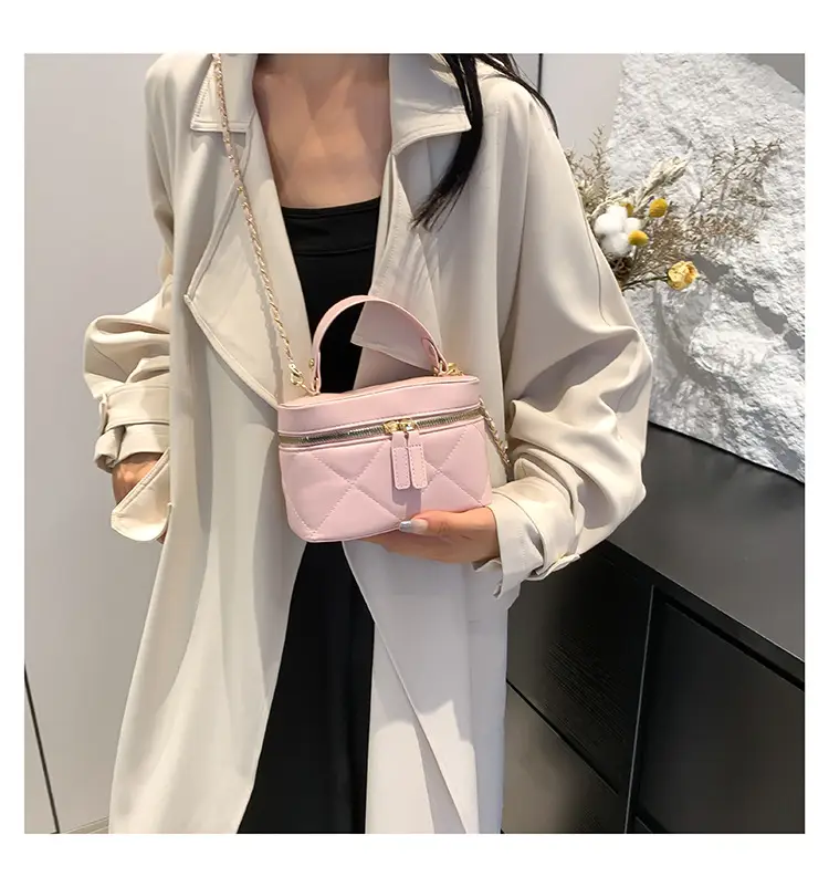 Pink Rhombina Embroidery Shoulder Bag with Chain — feature 10