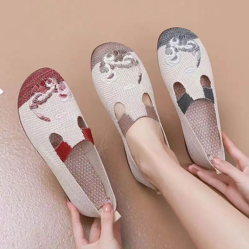 2026 New Style Old Beijing Cloth Shoes, Non-Slip Soft Sole, Shallow Mouth Single Shoes for Middle-Aged and Elderly Mothers, Casual and Comfortable Embroidered Mesh Shoes - Image 4