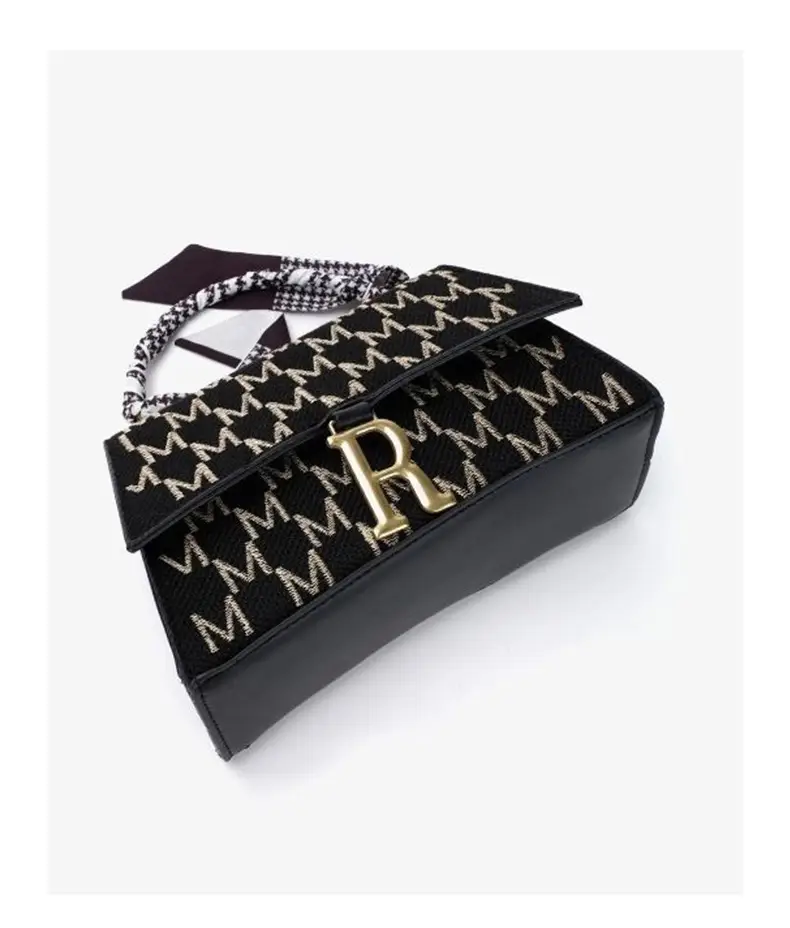 Chanel-Inspired Crossbody Bag with R Letter Design — feature 7