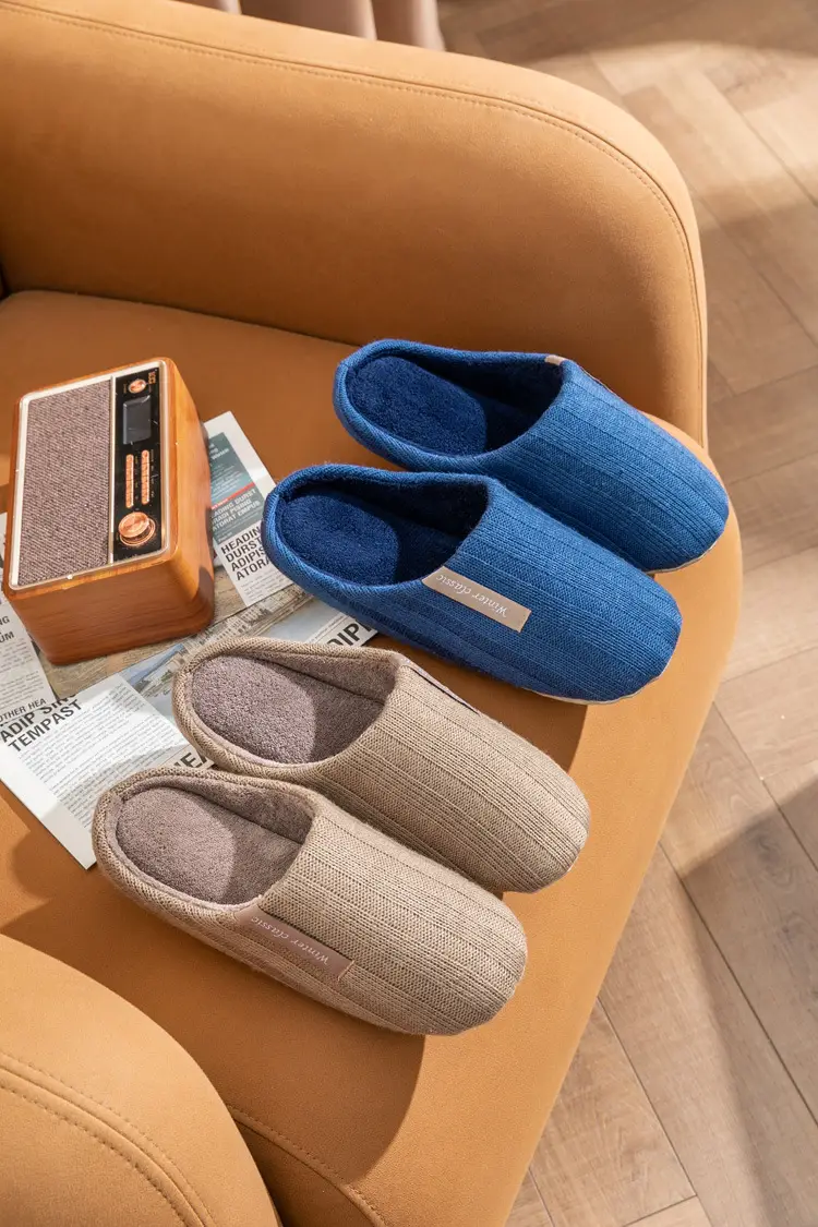 Couple's Winter Household Cotton Shoes Indoor Household Dung-feeling Mute Warm Wool Coral Fleece Plush Cotton Slippers for Women — feature 2