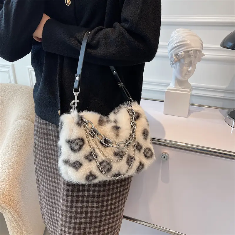 Pink Leopard Print Plush Chain Bag for Women - Image 7