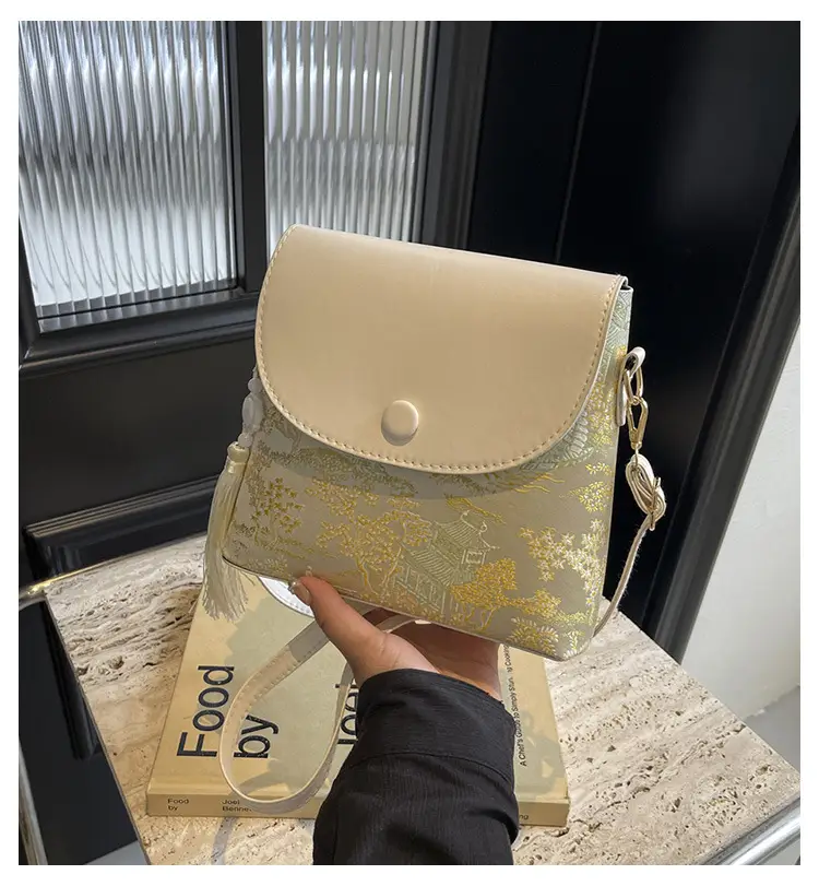 Korean Style Embroidered Crossbody Bag Women's Ins Mori Style — feature 1