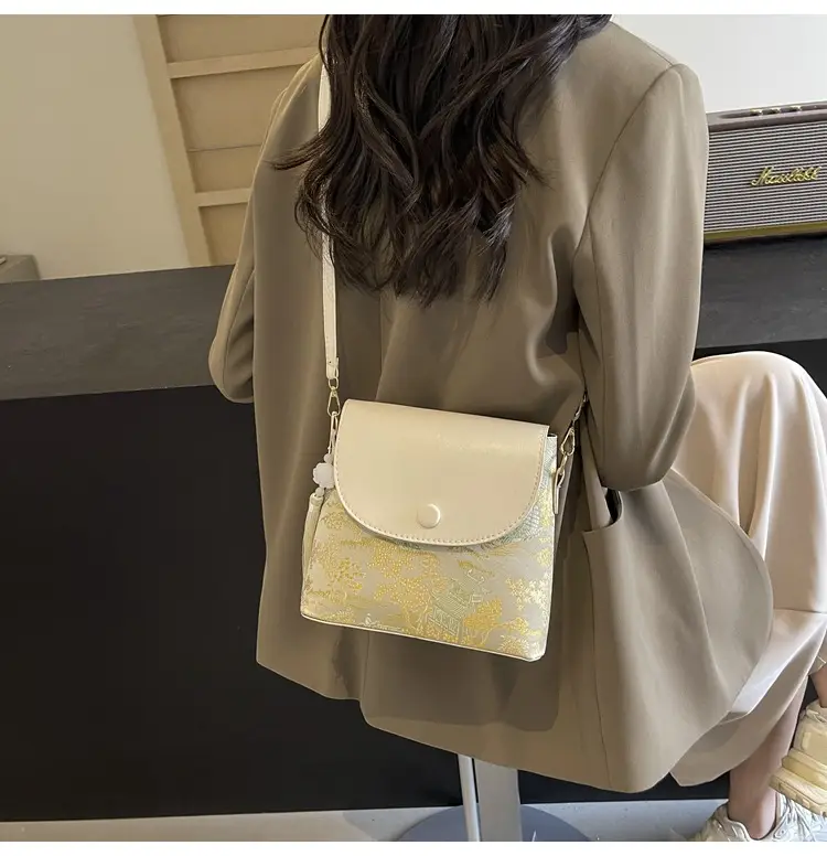 Korean Style Embroidered Crossbody Bag Women's Ins Mori Style — feature 11