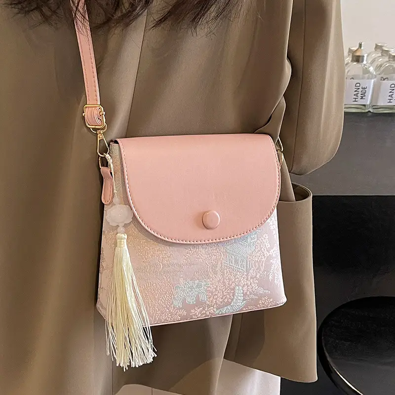 Korean Style Embroidered Crossbody Bag Women's Ins Mori Style - Image 2