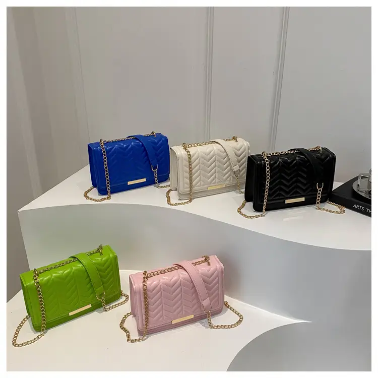 Women's Wavy Chain Shoulder Bag Blue White Black Pink Green - Image 6