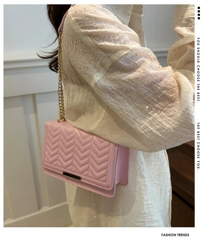 Women's Wavy Chain Shoulder Bag Blue White Black Pink Green — feature 2