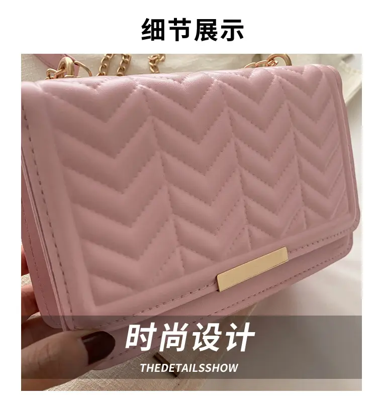 Women's Wavy Chain Shoulder Bag Blue White Black Pink Green — feature 4