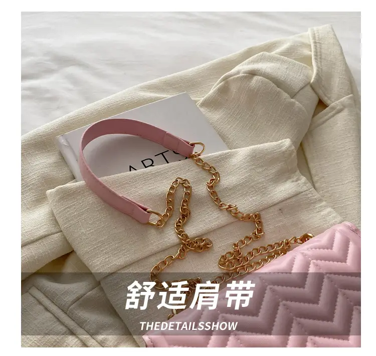 Women's Wavy Chain Shoulder Bag Blue White Black Pink Green — feature 5