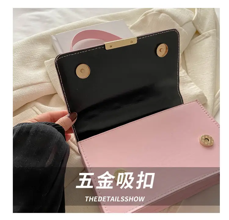 Women's Wavy Chain Shoulder Bag Blue White Black Pink Green — feature 6