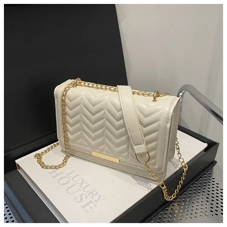 Women's Wavy Chain Shoulder Bag Blue White Black Pink Green - Image 2