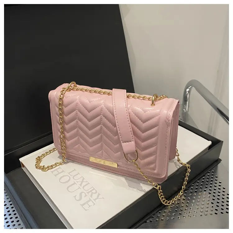 Women's Wavy Chain Shoulder Bag Blue White Black Pink Green - Image 5
