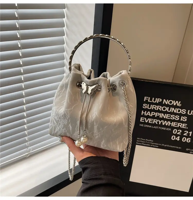 Diamond Encrusted Women's Chain Crossbody Bag — feature 20