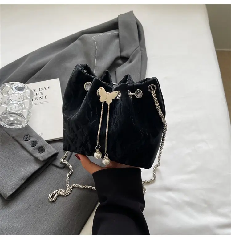 Diamond Encrusted Women's Chain Crossbody Bag — feature 21