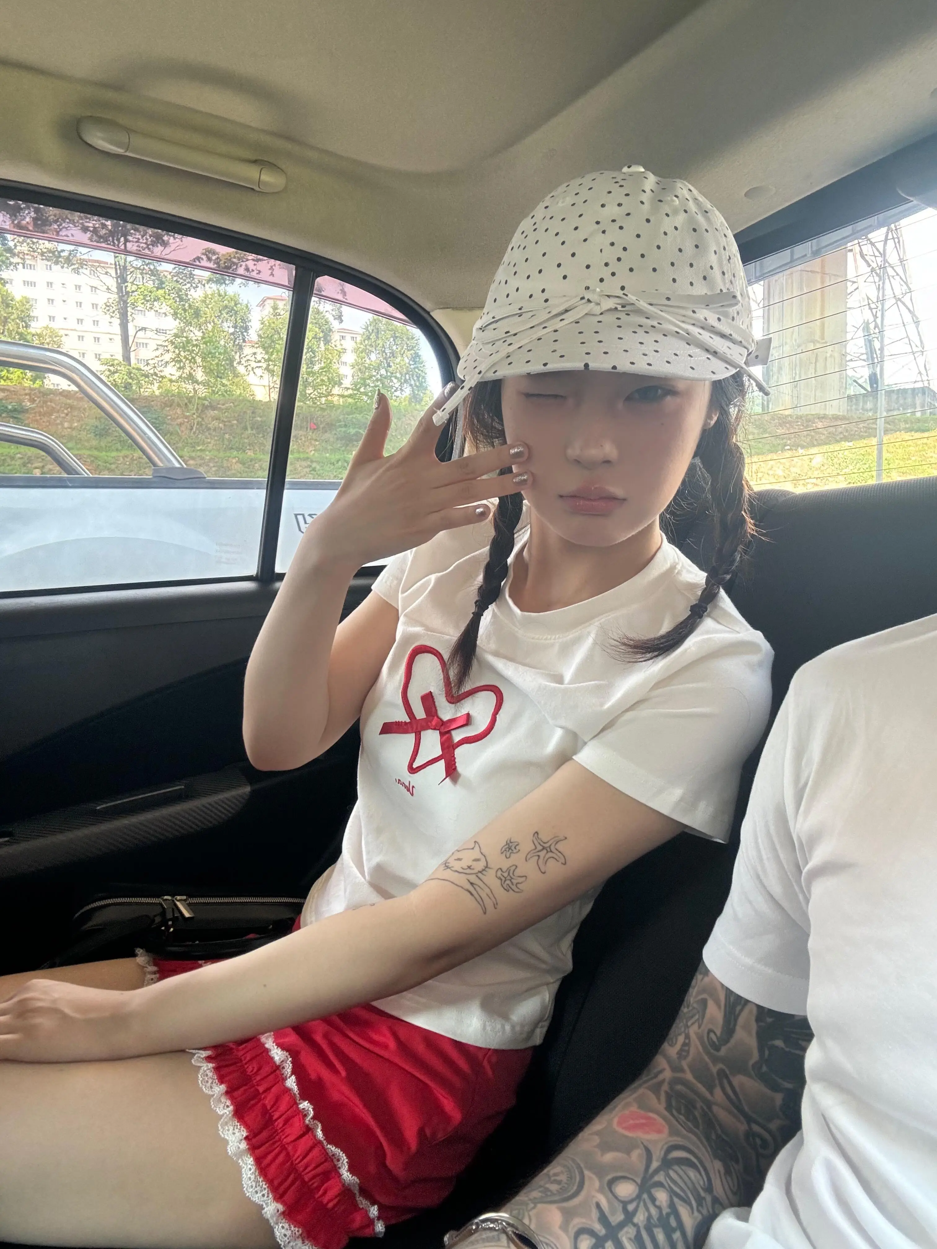 Adjustable Baseball Cap for Women Black White Dot Bow — feature 3