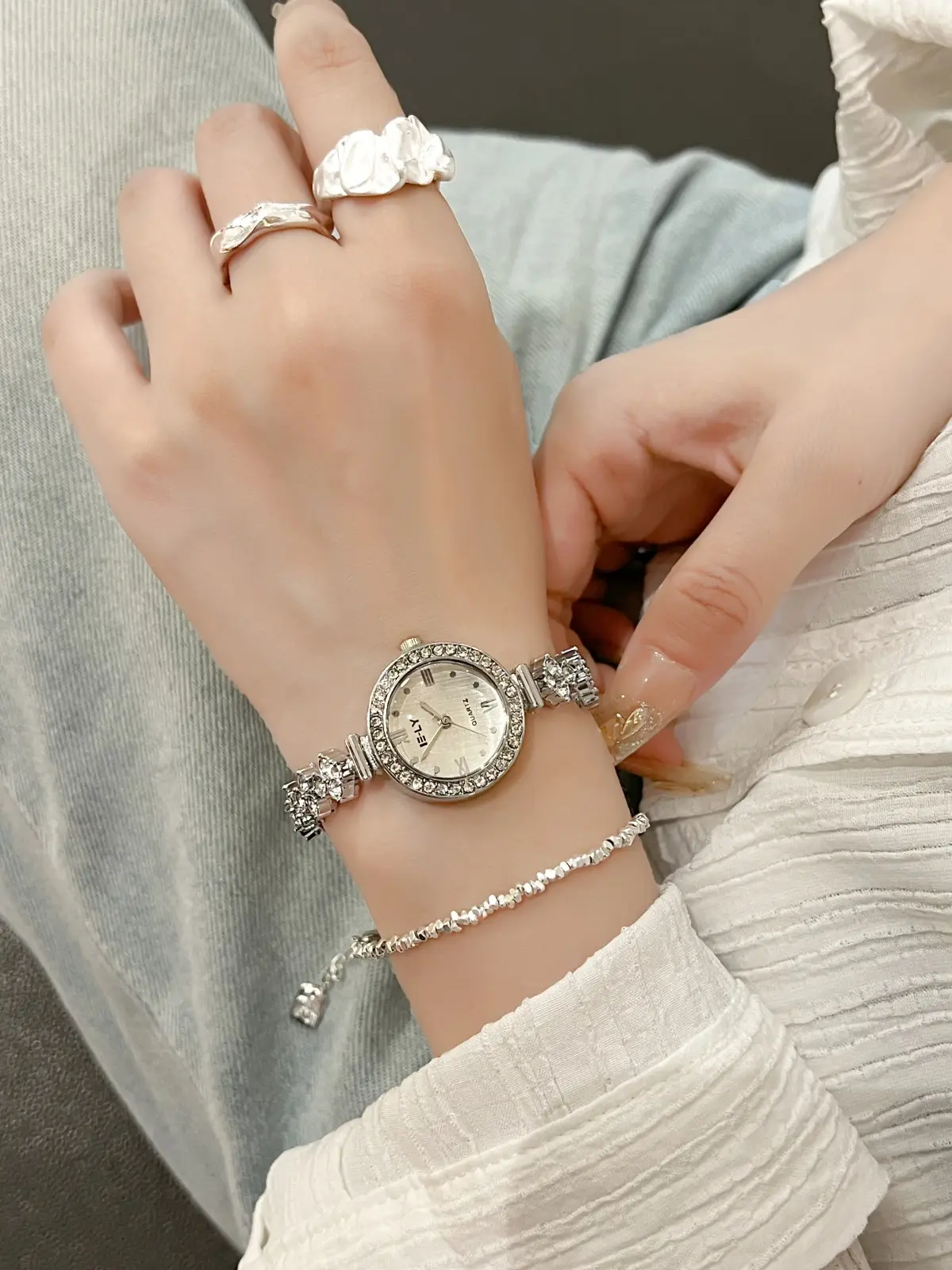 Mermaid Watch for Women Small Golden Spike Luxury — feature 3