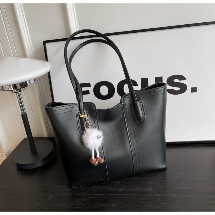 Women's Cream High-End Shoulder Bag Summer 2025 — feature 19