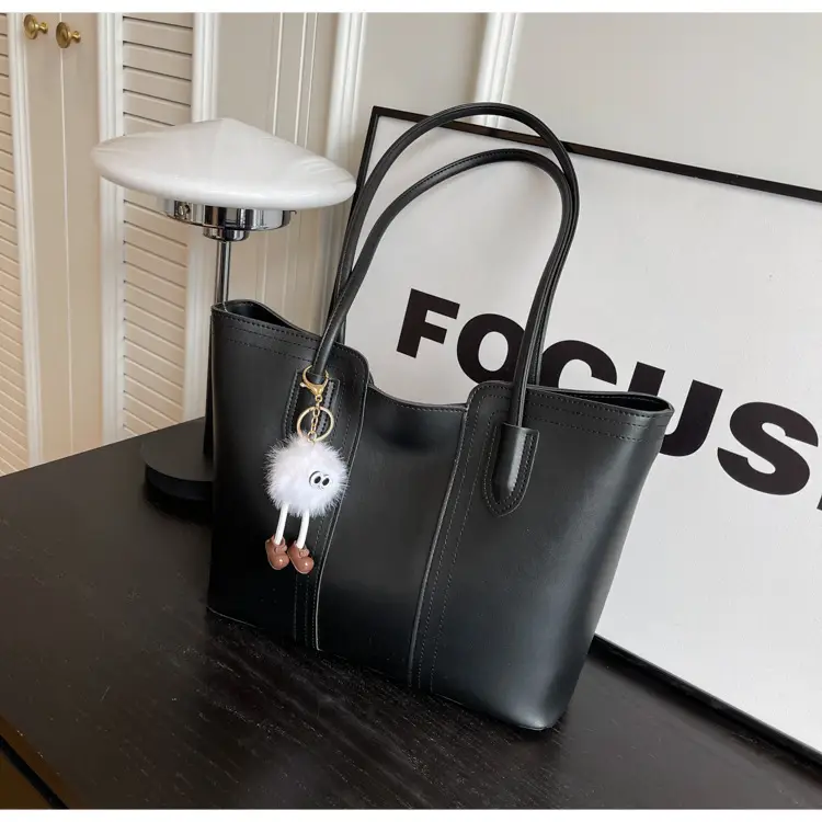 Women's Cream High-End Shoulder Bag Summer 2025 — feature 20