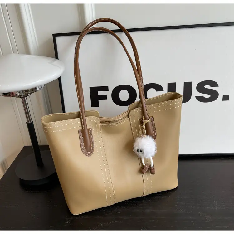 Women's Cream High-End Shoulder Bag Summer 2025 — feature 21