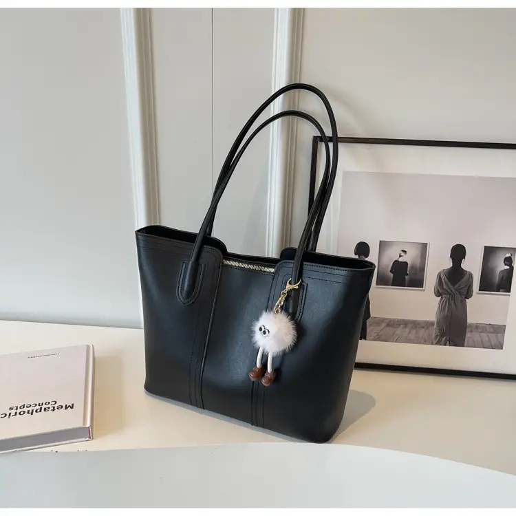Women's Cream High-End Shoulder Bag Summer 2025 — feature 27