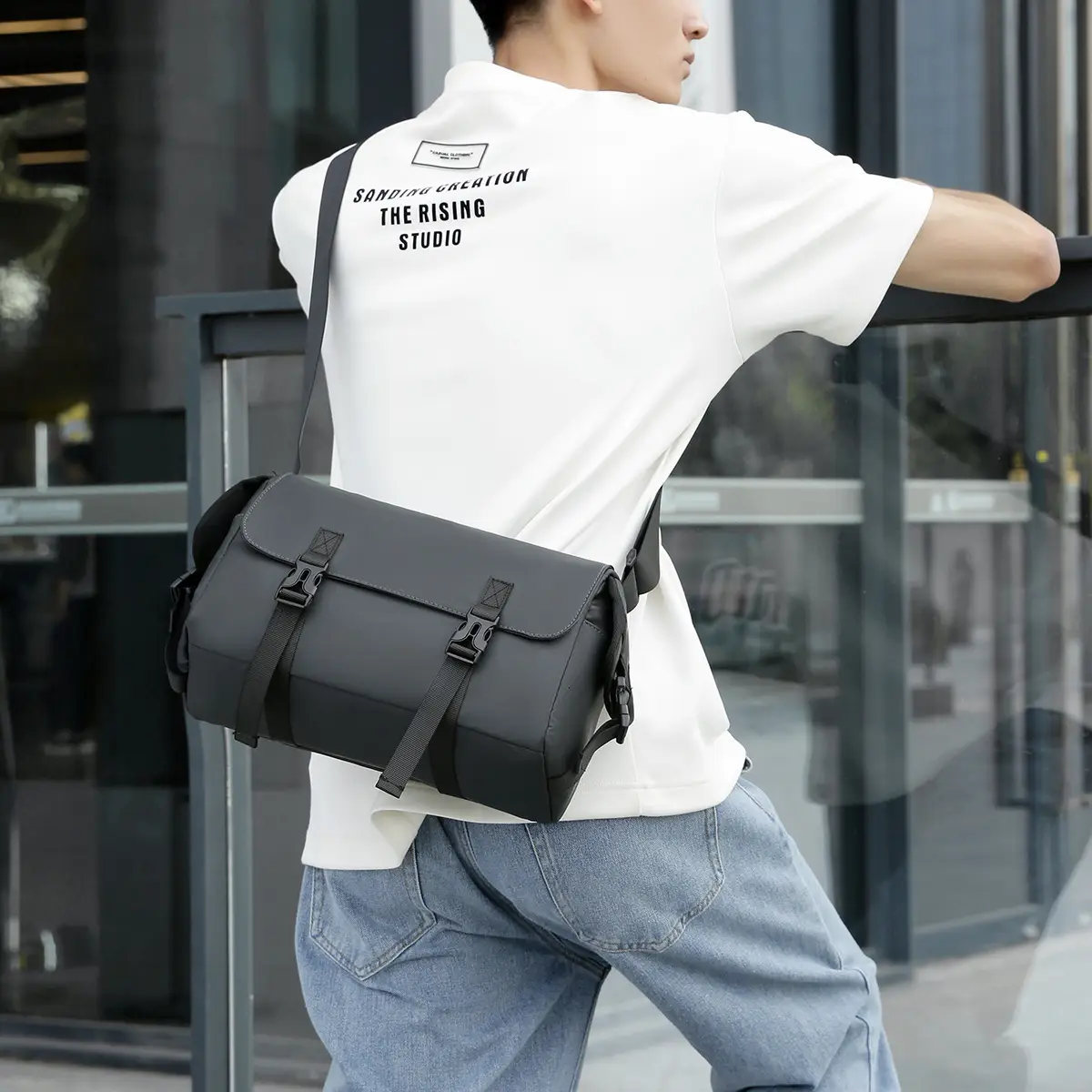 Black Retro Casual Messenger Bag for Men - Image 6