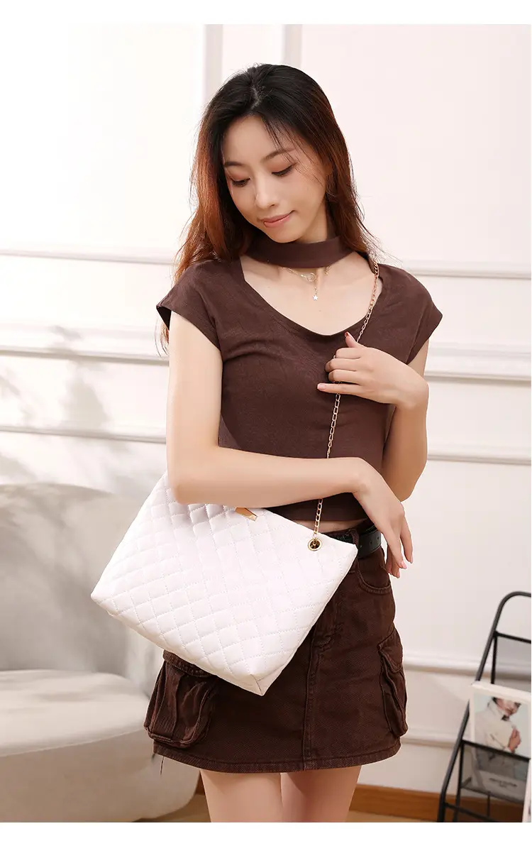 Diamond Embroidered Women's Tote Bag with Chain Shoulder Bag — feature 12