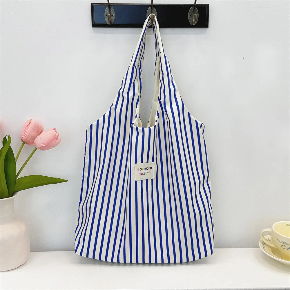 White Floral Embossed Canvas Bag for Summer - Image 9