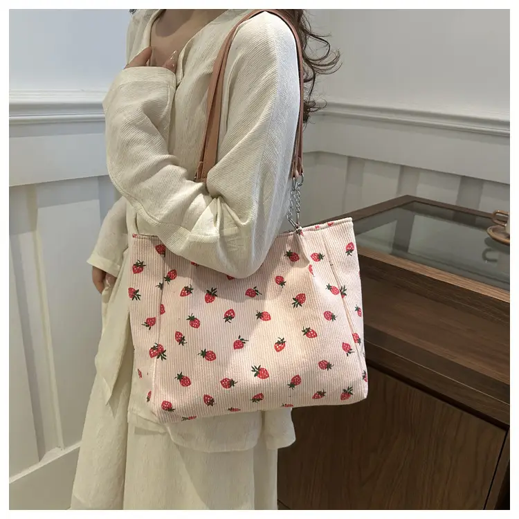 Strawberry Printed Women's Shoulder Bag 2024 — feature 17