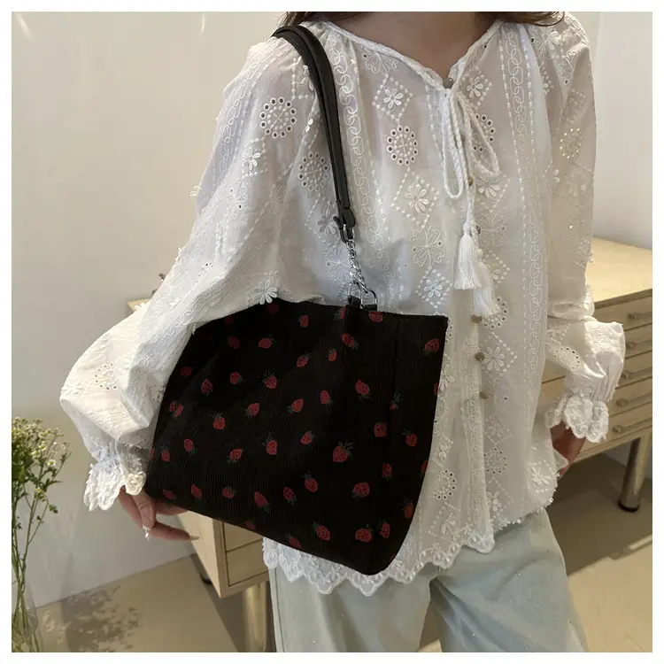 Strawberry Printed Women's Shoulder Bag 2024 — feature 21