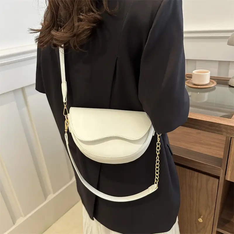 Pink Retro Crossbody Bag with Chain Strap - Image 8