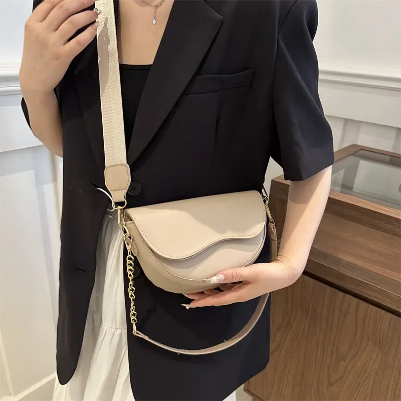 Pink Retro Crossbody Bag with Chain Strap - Image 9
