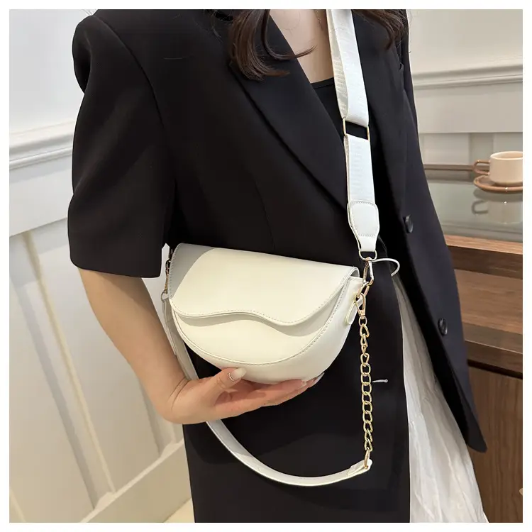 Pink Retro Crossbody Bag with Chain Strap — feature 11