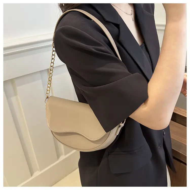Pink Retro Crossbody Bag with Chain Strap — feature 14